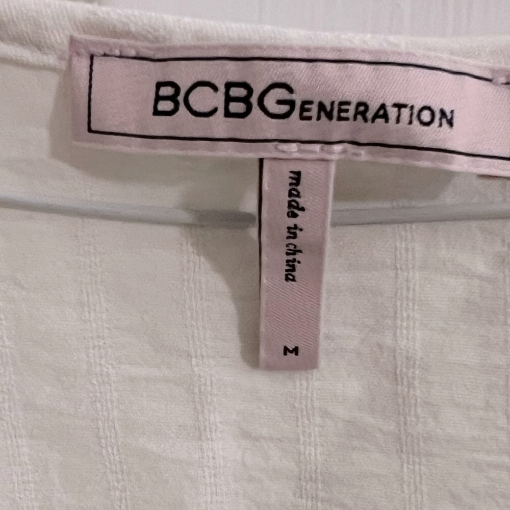 Bcbg womens top. Size medium. - Picture 3 of 4